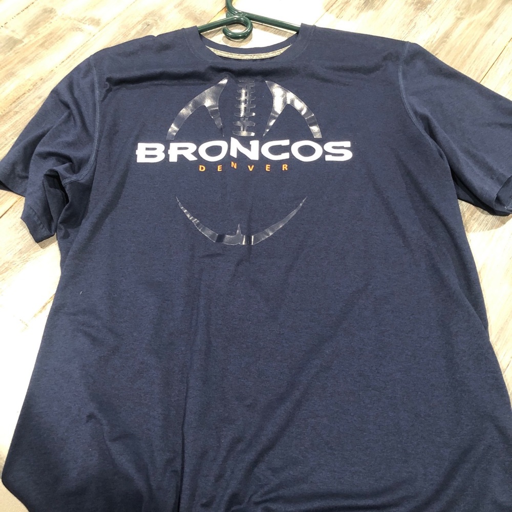 NFL brand Denver Broncos shirt